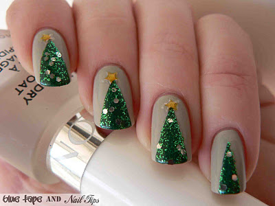 DIY Christmas Tree Nails